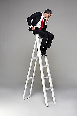 포토 JPG 스튜디오촬영 전신 서양인 해외기획촬영 남자 2013년태국 40대 중년 생각 비즈니스 CEO 사업가 사다리 모션 중년라이프 실내 한명 사람 앉기 정장 옆모습 비즈니스라이프 턱괴기 비즈니스맨 고민 중년남자한명만 국내포토 외국인 직업 1 라이프스타일 옷 감정 뷰포인트 성인 내부 도구 직장인 남자한명만 중년남자만 파일형식