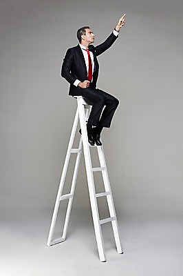 포토 JPG 스튜디오촬영 전신 서양인 해외기획촬영 응시 남자 2013년태국 40대 중년 비즈니스 CEO 사업가 사다리 모션 중년라이프 실내 한명 사람 앉기 정장 손짓 옆모습 비즈니스라이프 가리킴 비즈니스맨 중년남자한명만 국내포토 외국인 직업 1 라이프스타일 시선 옷 뷰포인트 성인 내부 도구 직장인 남자한명만 중년남자만 파일형식