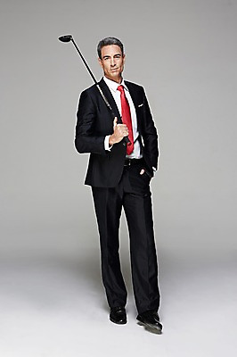 포토 JPG 스튜디오촬영 전신 서양인 해외기획촬영 남자 2013년태국 40대 중년 골프 비즈니스 CEO 사업가 중년라이프 골프클럽 실내 한명 서기 들기 사람 정장 앞모습 비즈니스라이프 운동 골프채 비즈니스맨 중년남자한명만 국내포토 외국인 직업 1 라이프스타일 옷 뷰포인트 모션 골프용품 건강 성인 내부 구기 직장인 남자한명만 중년남자만 파일형식