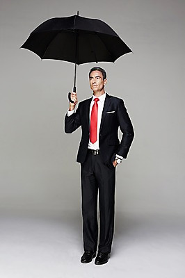 포토 JPG 스튜디오촬영 전신 서양인 해외기획촬영 응시 남자 2013년태국 40대 중년 우산 비즈니스 CEO 사업가 중년라이프 실내 한명 서기 들기 사람 정장 앞모습 비즈니스라이프 비즈니스맨 중년남자한명만 국내포토 외국인 직업 1 라이프스타일 시선 옷 뷰포인트 모션 성인 내부 직장인 남자한명만 중년남자만 파일형식