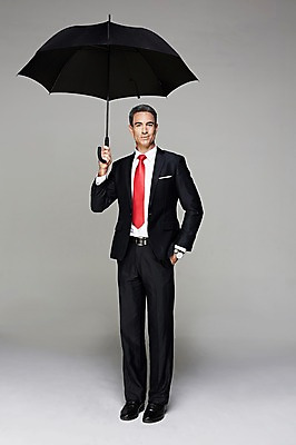 포토 JPG 스튜디오촬영 전신 서양인 해외기획촬영 남자 2013년태국 40대 중년 우산 비즈니스 CEO 사업가 중년라이프 실내 한명 서기 웃음 들기 사람 정장 앞모습 비즈니스라이프 비즈니스맨 중년남자한명만 국내포토 외국인 직업 1 라이프스타일 옷 뷰포인트 모션 표정 성인 내부 직장인 남자한명만 중년남자만 파일형식