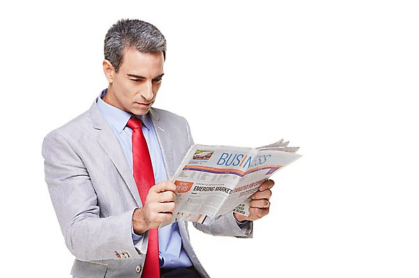 포토 JPG 스튜디오촬영 서양인 해외기획촬영 응시 남자 2013년태국 40대 중년 비즈니스 중년라이프 실내 한명 들기 누끼 사람 상반신 앞모습 캐주얼 비즈니스라이프 비즈니스맨 신문 신문읽기 중년남자한명만 국내포토 외국인 1 라이프스타일 시선 옷 뷰포인트 모션 성인 내부 간행물 직장인 뉴스 읽기 남자한명만 중년남자만 파일형식