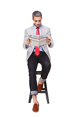 포토 JPG 스튜디오촬영 전신 서양인 해외기획촬영 응시 남자 2013년태국 40대 중년 의자 비즈니스 중년라이프 실내 한명 들기 누끼 사람 앞모습 캐주얼 비즈니스라이프 비즈니스맨 신문 신문읽기 중년남자한명만 국내포토 외국인 1 라이프스타일 시선 옷 뷰포인트 가구 모션 성인 내부 간행물 직장인 뉴스 읽기 남자한명만 중년남자만 파일형식