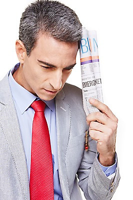 포토 JPG 스튜디오촬영 서양인 해외기획촬영 남자 2013년태국 40대 중년 생각 비즈니스 중년라이프 실내 고개숙이기 한명 들기 누끼 사람 상반신 앞모습 캐주얼 비즈니스라이프 비즈니스맨 신문 중년남자한명만 국내포토 외국인 1 라이프스타일 옷 뷰포인트 모션 숙이기 성인 내부 간행물 직장인 뉴스 남자한명만 중년남자만 파일형식