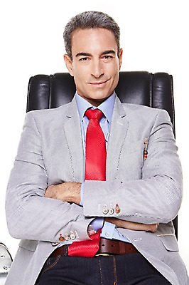 포토 JPG 스튜디오촬영 서양인 해외기획촬영 남자 2013년태국 40대 중년 의자 비즈니스 중년라이프 실내 한명 웃음 누끼 사람 앉기 상반신 앞모습 캐주얼 비즈니스라이프 팔짱 비즈니스맨 중년남자한명만 국내포토 외국인 1 라이프스타일 옷 뷰포인트 가구 모션 표정 성인 내부 직장인 남자한명만 중년남자만 파일형식