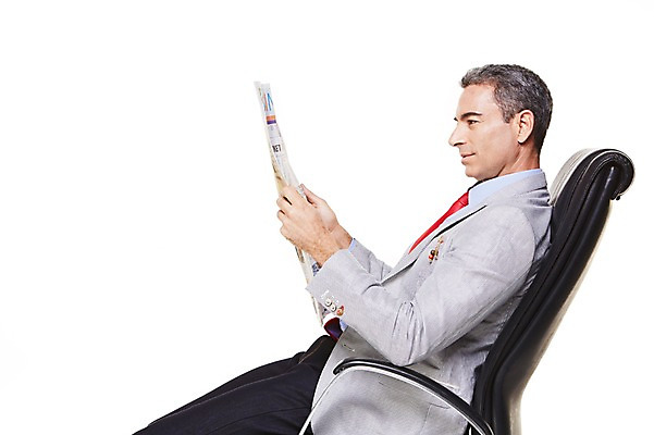 포토 JPG 스튜디오촬영 서양인 해외기획촬영 응시 남자 2013년태국 40대 중년 의자 비즈니스 중년라이프 실내 한명 들기 누끼 사람 앉기 상반신 옆모습 캐주얼 비즈니스라이프 비즈니스맨 신문 신문읽기 중년남자한명만 국내포토 외국인 1 라이프스타일 시선 옷 뷰포인트 가구 모션 성인 내부 간행물 직장인 뉴스 읽기 남자한명만 중년남자만 파일형식