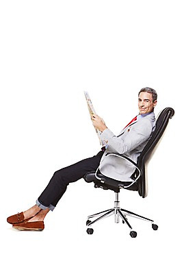 포토 JPG 스튜디오촬영 전신 서양인 해외기획촬영 남자 2013년태국 40대 중년 의자 비즈니스 중년라이프 실내 한명 웃음 들기 누끼 사람 앉기 옆모습 캐주얼 비즈니스라이프 비즈니스맨 신문 신문읽기 중년남자한명만 국내포토 외국인 1 라이프스타일 옷 뷰포인트 가구 모션 표정 성인 내부 간행물 직장인 뉴스 읽기 남자한명만 중년남자만 파일형식