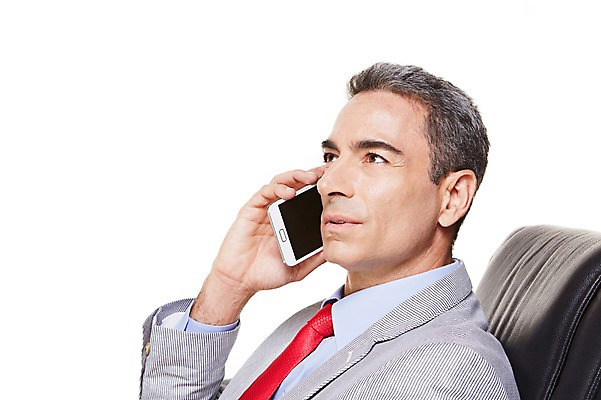 포토 JPG 스튜디오촬영 서양인 해외기획촬영 응시 남자 2013년태국 40대 중년 의자 비즈니스 중년라이프 실내 한명 들기 누끼 사람 상반신 옆모습 캐주얼 비즈니스라이프 스마트폰 비즈니스맨 통화 중년남자한명만 국내포토 외국인 1 라이프스타일 시선 옷 뷰포인트 가구 모션 성인 내부 핸드폰 스마트기기 직장인 남자한명만 중년남자만 파일형식