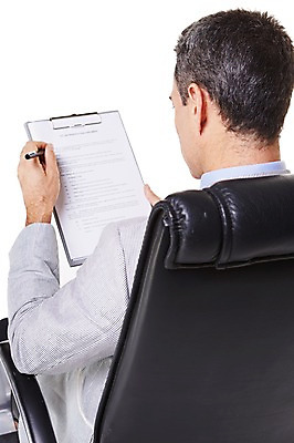 포토 JPG 스튜디오촬영 서양인 해외기획촬영 응시 남자 2013년태국 40대 중년 의자 비즈니스 중년라이프 실내 한명 들기 누끼 사람 앉기 상반신 뒷모습 캐주얼 비즈니스라이프 펜 기록 업무 비즈니스맨 작업실 문서 중년남자한명만 국내포토 외국인 1 라이프스타일 시선 옷 뷰포인트 가구 모션 성인 내부 필기구 작업 직장인 남자한명만 중년남자만 파일형식