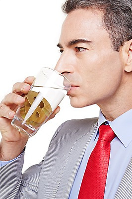 포토 JPG 스튜디오촬영 서양인 해외기획촬영 남자 2013년태국 40대 중년 비즈니스 중년라이프 잔 실내 한명 들기 누끼 사람 상반신 옆모습 컵 캐주얼 물 금융 경제 비즈니스라이프 달러 마시기 비즈니스맨 화폐기호 물컵 중년남자한명만 국내포토 자연요소 외국인 1 라이프스타일 식기 기호 옷 뷰포인트 돈 모션 성인 내부 직장인 화폐 남자한명만 중년남자만 파일형식