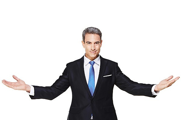 포토 JPG 스튜디오촬영 서양인 해외기획촬영 남자 2013년태국 40대 중년 비즈니스 모션 중년라이프 팔벌리기 실내 한명 웃음 누끼 사람 정장 손짓 상반신 앞모습 비즈니스라이프 비즈니스맨 중년남자한명만 국내포토 외국인 1 라이프스타일 옷 뷰포인트 표정 성인 내부 직장인 남자한명만 중년남자만 파일형식