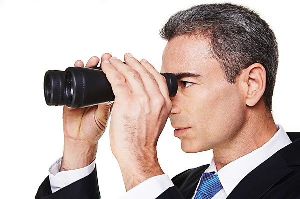 포토 JPG 스튜디오촬영 서양인 해외기획촬영 응시 남자 2013년태국 40대 중년 비즈니스 모션 중년라이프 실내 한명 들기 누끼 사람 정장 상반신 옆모습 비즈니스라이프 쌍안경 망원경 관찰 비즈니스맨 중년남자한명만 국내포토 외국인 1 라이프스타일 시선 옷 뷰포인트 성인 내부 직장인 남자한명만 중년남자만 파일형식