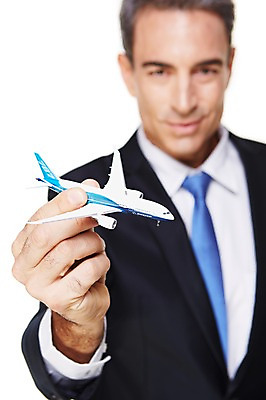 포토 JPG 스튜디오촬영 서양인 해외기획촬영 남자 2013년태국 40대 중년 비즈니스 모션 중년라이프 비행기 실내 한명 웃음 들기 사람 정장 상반신 앞모습 아웃포커스 비즈니스라이프 모형 비즈니스맨 중년남자한명만 국내포토 외국인 1 라이프스타일 옷 뷰포인트 항공교통 대중교통 촬영기법 표정 성인 내부 직장인 남자한명만 중년남자만 파일형식