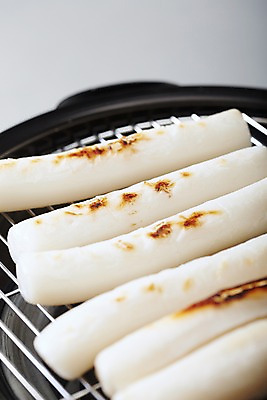 포토 음식 뷰포인트 겨울 주방용품 디저트 떡 촬영기법 실내 내부 구이 파일형식 겨울음식 떡구이 겨울간식 그릴 가래떡 아웃포커스 사람없음 근접촬영 스튜디오촬영 JPG 국내포토