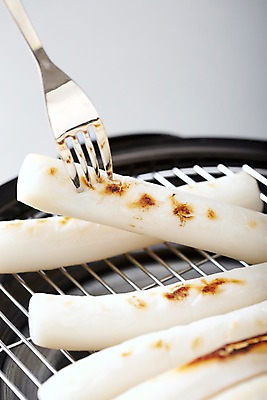 포토 JPG 스튜디오촬영 식기 음식 포크 디저트 떡 실내 근접촬영 사람없음 아웃포커스 그릴 구이 겨울음식 겨울간식 가래떡 떡구이 국내포토 뷰포인트 겨울 주방용품 촬영기법 내부 파일형식