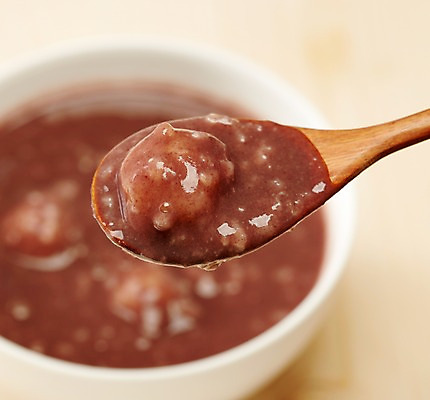 포토 JPG 스튜디오촬영 그릇 음식 디저트 수저 실내 근접촬영 사람없음 아웃포커스 숟가락 겨울음식 담기 겨울간식 동지 동지팥죽 팥죽 국내포토 식기 뷰포인트 겨울 모션 촬영기법 내부 죽 파일형식