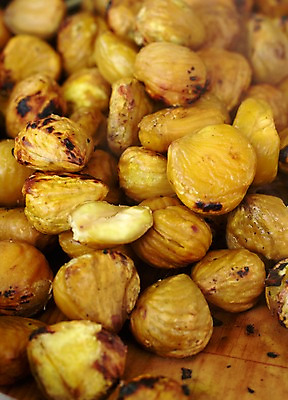 포토 JPG 음식 디저트 근접촬영 사람없음 야외 쌓기 견과류 밤 겨울음식 겨울간식 군밤 제철음식 국내포토 뷰포인트 겨울 모션 밤_견과류 굽기 제철 파일형식