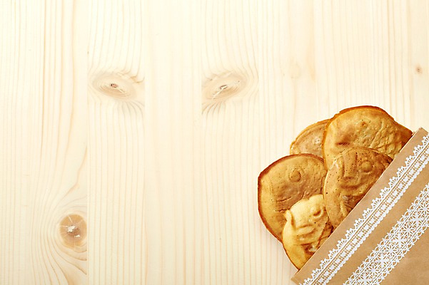 포토 JPG 스튜디오촬영 음식 빵 디저트 실내 사람없음 종이봉투 겨울음식 담기 겨울간식 붕어빵 국내포토 겨울 모션 봉투 내부 파일형식