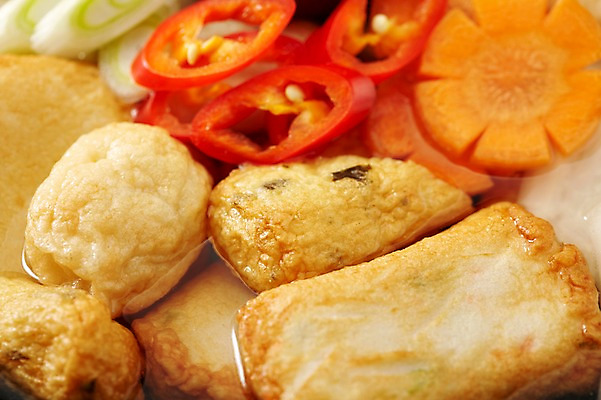 포토 JPG 스튜디오촬영 채소 고추 실내 근접촬영 사람없음 당근 어묵 겨울음식 겨울간식 파 어묵탕 국내포토 음식 뷰포인트 겨울 디저트 뿌리채소 내부 탕 파일형식