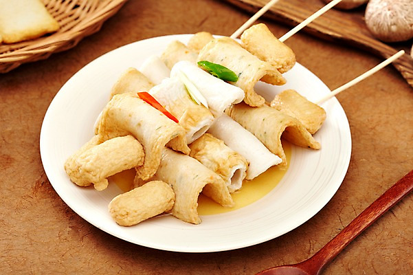 포토 JPG 스튜디오촬영 접시 음식 디저트 수저 실내 사람없음 아웃포커스 꼬치 어묵 겨울음식 담기 겨울간식 국내포토 식기 겨울 모션 촬영기법 내부 파일형식