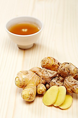 포토 JPG 스튜디오촬영 음료 음식 디저트 실내 사람없음 아웃포커스 차 찻잔 겨울음식 슬라이스 겨울간식 잣 생강 생강차 국내포토 겨울 채소 잔 촬영기법 내부 차_음료 견과류 파일형식