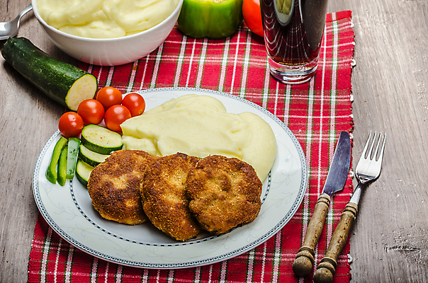 포토 JPG 해외이미지 접시 음식 빵 백그라운드 토마토 채소 감자 육류 돼지고기 스테이크 요리 사람없음 목재 가로 초록색 식사 저녁식사 치킨 샐러드 소고기 튀김 그릴 바비큐 자르기 굽기 먹기 허리 프랑스어 점심식사 다진 등심 송아지고기 주키니 해외202004 해외포토 나무 문자 식기 컬러 식재료 재료 모션 주방용품 서양음식 신체부위 구이 닭고기요리 파일형식 이미지허브