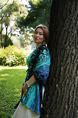 포토 JPG 해외이미지 나무 1 라이프스타일 웰빙 응시 공원 여자 행복 무기 자국 모션 자연 휴식 건강 한명 사람 성인 야외 햇빛 태양 걷기 젖음 중앙 유일 해외202004 해외포토 자연요소 식물 시선 공공시설 감정 컨셉 생활 생태계 파일형식 이미지허브