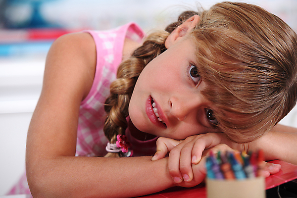 포토 JPG 해외이미지 학생 드레스 교육 딸 어린이 백그라운드 지도 생각 의자 일러스트 교실 학교 실내 피곤 미술 한명 풍경 세계 지구본 책상 확인 그림 낮잠 최초 언니 지도책 지리 파스텔톤 해외202004 해외포토 1 옷 컬러 가구 컨셉 가족 문화예술 사람 내부 책 잠 자매 파일형식 이미지허브