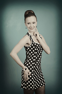 포토 JPG 해외이미지 백인 모델 여자 포즈 한명 상반신 성인 옆모습 복고 성인여자한명만 해외202004 해외포토 서양인 1 뷰포인트 사람 여자한명만 성인여자만 파일형식 이미지허브