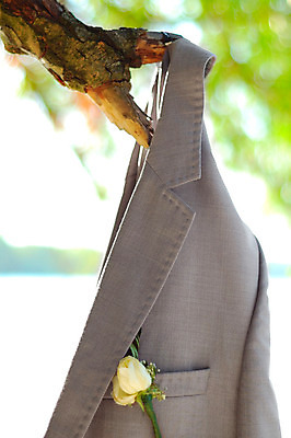 포토 JPG 해외이미지 나무 남자 꽃 줄기 결혼 꽃무늬 결혼식 남편 매달리기 사랑 정장 턱시도 사람없음 장식 초록색 장미 파티 재킷 코트 벚꽃 흰색 나뭇가지 축하 정중 해외202004 해외포토 식물 옷 감정 컬러 컨셉 무늬 모션 사람 이벤트 외투 파일형식 이미지허브