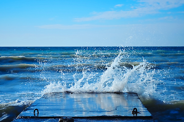 포토 JPG 해외이미지 파도 바다 자연 바람 날씨 해변 사람없음 가로 물 파란색 항구 힘 거품 손상 분노 신선 황무지 가장자리 떨어짐 위험 분무기 단절 때리기 콘크리트 투쟁 힘찬 해외202004 해외포토 자연요소 감정 컬러 컨셉 교통시설 모션 둘레 생태계 파일형식 이미지허브