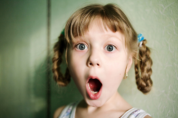 포토 JPG 해외이미지 얼굴 어린이 백그라운드 장난 한명 표현 오픈 입 유머 순수 해외202004 해외포토 1 감정 컨셉 사람 신체부위 파일형식 이미지허브