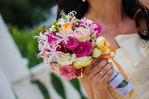 포토 JPG 해외이미지 손 드레스 여자 열매 꽃 리본 줄기 분홍색 꽃다발 결혼 잎 신혼부부 결혼식 추상 관리 사랑 사람 이벤트 성인 사람없음 초록색 장미 파티 흰색 축하 반지 잡기 우아함 백합 다발 배열 활 약혼 칼라꽃 해외202004 해외포토 식물 부부 옷 감정 컬러 컨셉 무늬 장신구 모션 신체부위 약속 신혼 파일형식 이미지허브