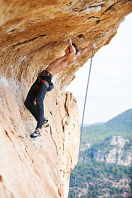 포토 JPG 해외이미지 주간 전신 남자 밧줄 산 매달리기 한명 성인 야외 옆모습 암벽 암벽등반 암벽등반가 성인남자한명만 해외202004 해외포토 자연요소 1 줄 뷰포인트 모션 사람 등산 남자한명만 성인남자만 파일형식 이미지허브