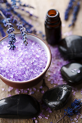 포토 JPG 해외이미지 꽃 선 휴식 건강 사람없음 목재 약 상점 보라색 검은색 스파 침묵 목욕 화장품 욕실 바위 고급 허브 제비꽃 명상 피부관리 냄새 아로마 소금 아로마테라피 테라피 라벤더 내추럴 돌봄 에센스 위생관리 안락 해외202004 해외포토 나무 식물 컬러 컨셉 재료 의학 모션 관리 뷰티 소리 청결 돌_바위 파일형식 이미지허브