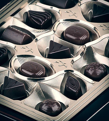 포토 JPG 해외이미지 기념일 음식 백그라운드 크리스마스 휴가 디저트 발렌타인데이 사탕 선물 사랑 사람없음 장식 갈색 초콜릿 어둠 기쁨 우유 흰색 대접 달콤 맛 폐기물 설탕 먹기 스위스 질감 모음 중독 충동구매 프랄린 중독자 해외202004 해외포토 감정 유럽 컬러 컨셉 모션 데이이벤트 유제품 이벤트 쇼핑 쓰레기 과소비 파일형식 이미지허브