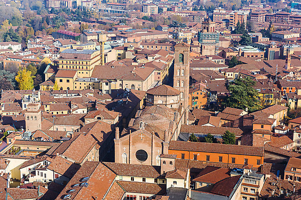 포토 JPG 해외이미지 종교 지붕 파노라마 풍경 사람없음 야외 도시풍경 교회 조약돌 도시 타일 신성 판 구시가지 해외202004 해외포토 종교건축 촬영기법 건물 돌_바위 파일형식 이미지허브