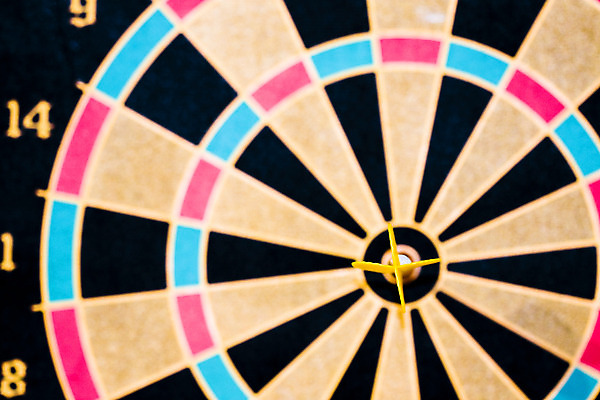 포토 JPG 해외이미지 1 패턴 비즈니스 성공 화살 풍경 사람없음 빨간색 장난감 노란색 검은색 경쟁 게임 우승 행운 목표 결과 다트 흔적 황소 골 때리기 승자 완벽 완전 정확 해외202004 해외포토 컬러 컨셉 무늬 모션 놀이 최고 소 파일형식 이미지허브