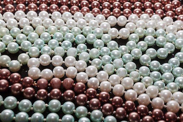 포토 JPG 해외이미지 줄 백그라운드 컨셉 목걸이 장신구 팔찌 추상 선물 사람없음 빛 유행 검은색 화려 고급 우아함 혼합 보석 해외202004 해외포토 컬러 무늬 광석 파일형식 이미지허브