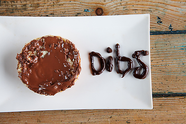 포토 JPG 해외이미지 접시 디자인 음료 음식 백그라운드 재료 텍스트 추상 디저트 요리 타이포그라피 사람없음 그래픽 갈색 초콜릿 펼침 흐름 우유 흰색 액체 달콤 질감 타입 고립 번 엘리먼트 해외202004 해외포토 문자 식기 빵 컬러 컨셉 무늬 모션 유제품 맛 파일형식 이미지허브