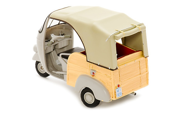 포토 JPG 해외이미지 모델 어린이 백그라운드 의자 놀이 손잡이 사람없음 장난감 스쿠터 게임 흰색 바 바퀴 플라스틱 촉수 고립 해외202004 해외포토 컬러 가구 재질 사람 오토바이 파일형식 이미지허브