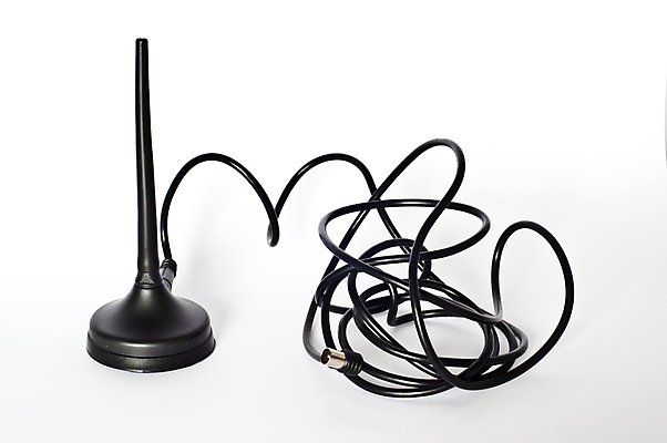 포토 JPG 해외이미지 통신 모바일 안테나 사람없음 우주 디지털 텔레비전 정보 흰색 네트워크 연결 무선전화기 수화기 라디오 신호 방송 멀리 전송 소통 고립 레이더 해외202004 해외포토 컬러 컨셉 전자제품 전화기 파일형식 이미지허브