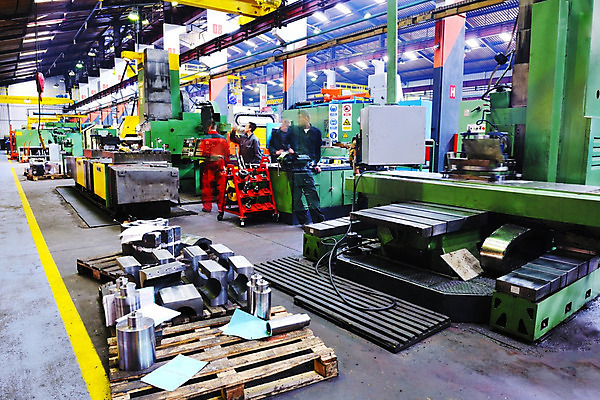 포토 JPG 해외이미지 전신 산업 비즈니스 공장 실내 성인 세명 기계 장비 성인만 해외202004 해외포토 공업 사람 내부 파일형식 이미지허브