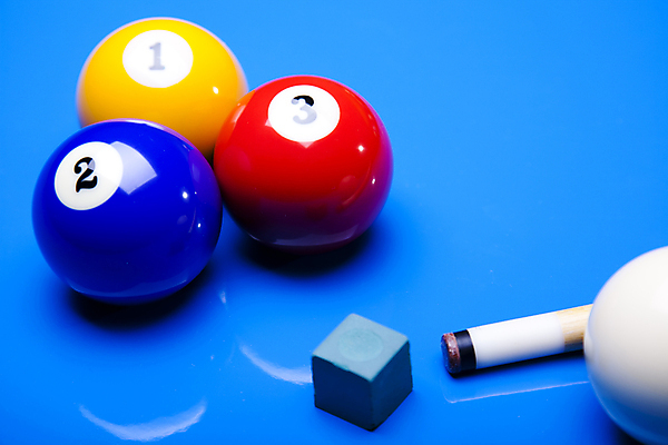포토 JPG 해외이미지 실내 사람없음 당구 초크 파란배경 당구공 당구대 당구채 해외202004 해외포토 백그라운드 공 내부 파란색 구기 당구용품 파일형식 이미지허브