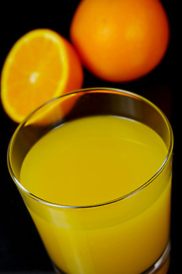 포토 JPG 해외이미지 음식 백그라운드 오렌지 과일 유리 귤 사람없음 검은색 주스 신선 자르기 고립 해외202004 해외포토 음료 컬러 모션 재질 파일형식 이미지허브