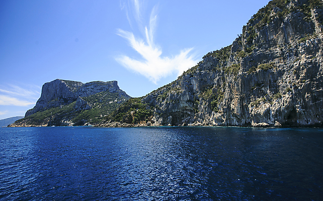 포토 JPG 해외이미지 구름 모래 바다 섬 자연 하늘 풍경 해변 사람없음 물 파란색 컬러풀 햇빛 맑음 이탈리아 금지 지중해 묘사 장면 암초 이국적 파라다이스 해외202004 해외포토 자연요소 유럽 컬러 날씨 태양 생태계 파일형식 이미지허브