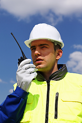 포토 JPG 해외이미지 구름 1 행복 산업 유니폼 통신 하늘 노동자 주택 한명 건물 파란색 노란색 기쁨 장비 가리킴 조끼 업무 작업 수술 역 보호 안전모 헬멧 휴대용 땅 기중기 라디오 보안 긍정 장인 건축업자 송신기 해외202004 해외포토 자연요소 직업 건축물 옷 건축 감정 컬러 컨셉 의학 교통시설 안전 사람 손짓 치료 전자제품 외투 중장비 안전장비 보호장비 오브젝트 파일형식 이미지허브