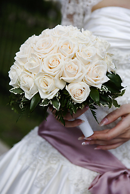 포토 JPG 해외이미지 드레스 꽃 꽃다발 결혼 꽃무늬 신혼부부 결혼식 사람 사람없음 장미 흰색 축하 잡기 배열 해외202004 해외포토 식물 부부 옷 컬러 컨셉 무늬 모션 이벤트 신혼 파일형식 이미지허브