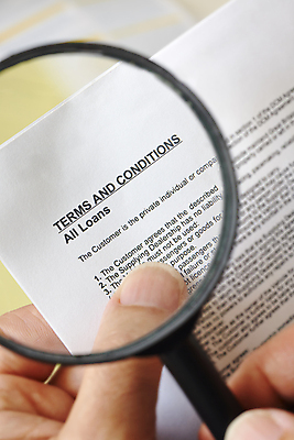 포토 JPG 해외이미지 종이 텍스트 유리 관리 사람없음 금융 잡기 확대 읽기 계약 문서 점검 대출 해외202004 해외포토 비즈니스 모션 재질 경제 파일형식 이미지허브