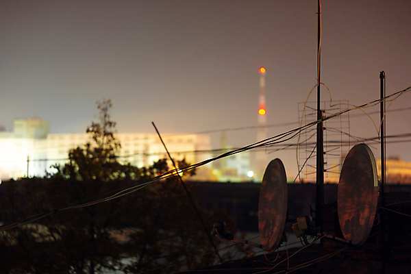 포토 JPG 해외이미지 구름 그릇 접시 백그라운드 인터넷 통신 하늘 지붕 주택 안테나 사람없음 건물 파란색 글로벌 우주 디지털 텔레비전 자료 일몰 장비 인공위성 네트워크 역 저녁 연결 옥상 무선전화기 수화기 라디오 신호 방송 전염 소통 레이더 설치 채널 해외202004 해외포토 자연요소 식기 건축물 컬러 컨셉 교통시설 전자제품 노을 질병 야간 전화기 감염 파일형식 이미지허브